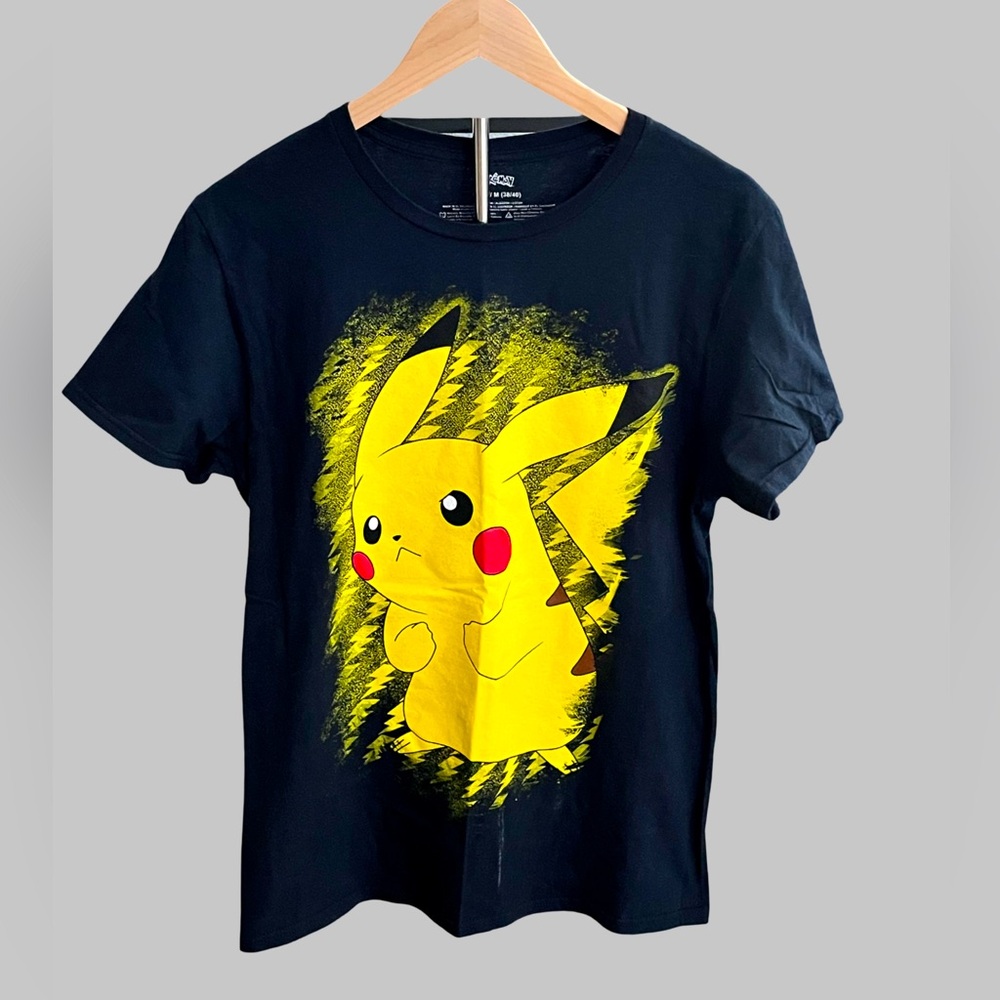 Pokémon Black and Yellow Pikachu T-Shirt size Medium 38-40